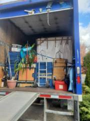 Planning a Yard Sale Before Hiring House Movers