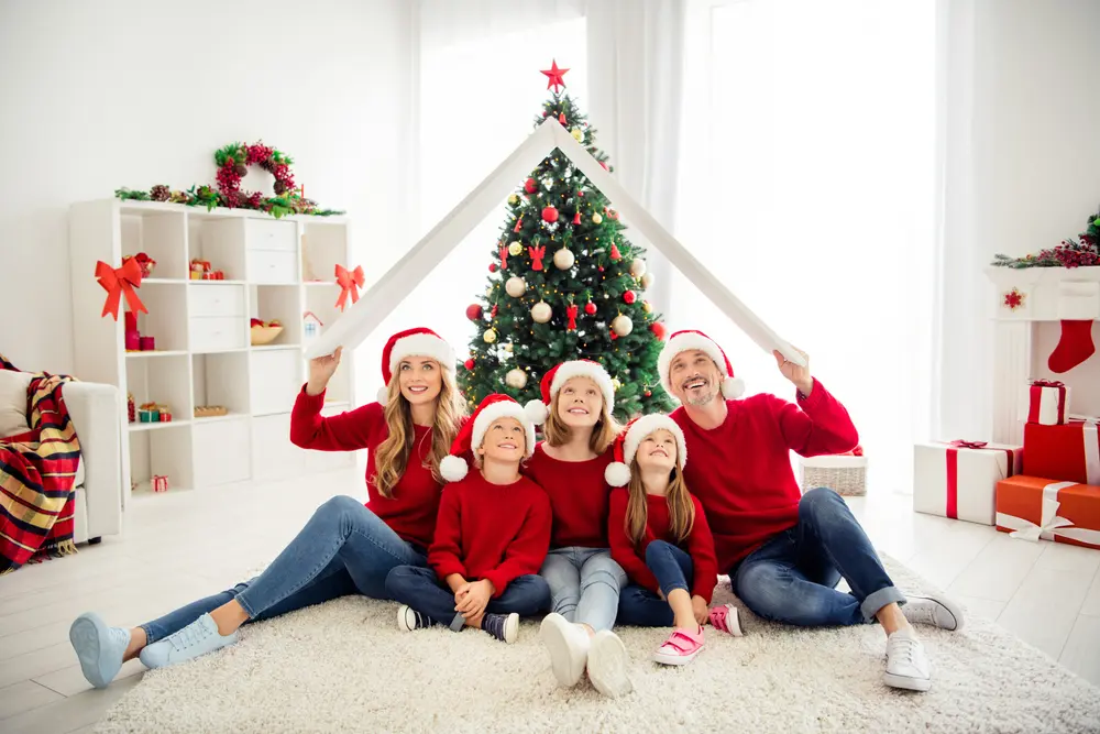 Moving at Christmas Time: Pros and Cons of Relocating During the Holiday Season